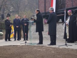 pomnik_20151112_1088898450