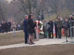 pomnik_20151112_1345705463