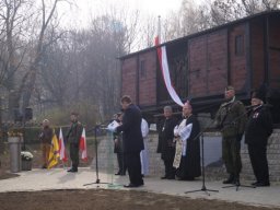 pomnik_20151112_1420240098