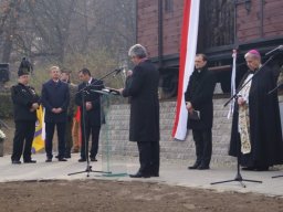 pomnik_20151112_1785361653