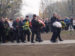 pomnik_20151112_1938429717