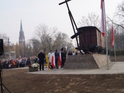 pomnik_20151112_2035979038