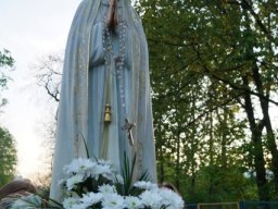 Nabożeństwo do Matki Bożej Fatimskiej wraz z procesją na osiedle przy byłej kopalni, 13.05.